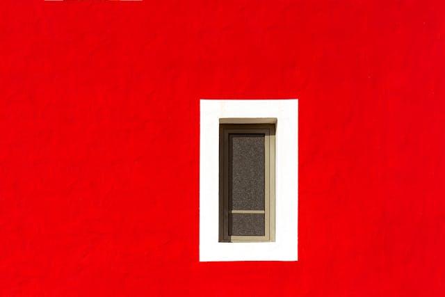 Choosing the Best Contrast for Red Color