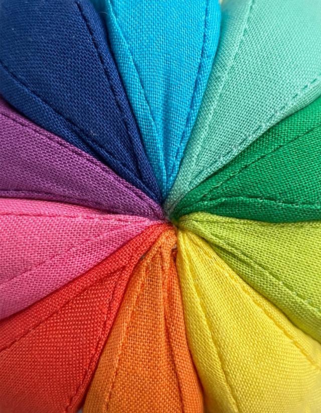 Neural Harmony: The Science Behind Pleasing Color Combinations
